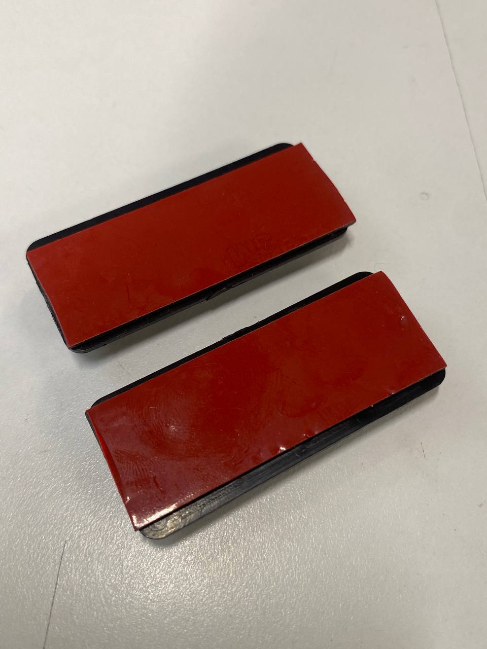 Bloccacavi - fermacavi per passaggio cavi sotto batteria Fantic