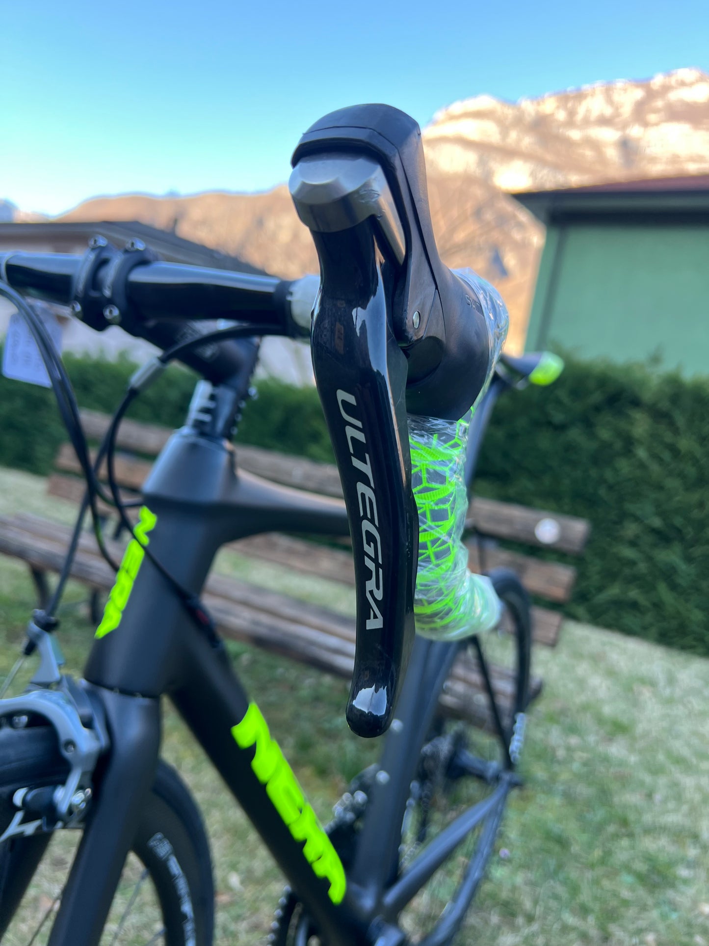 Bici da corsa NERA - telaio monoscocca in carbonio - Shimano Ultegra 11V tg 58