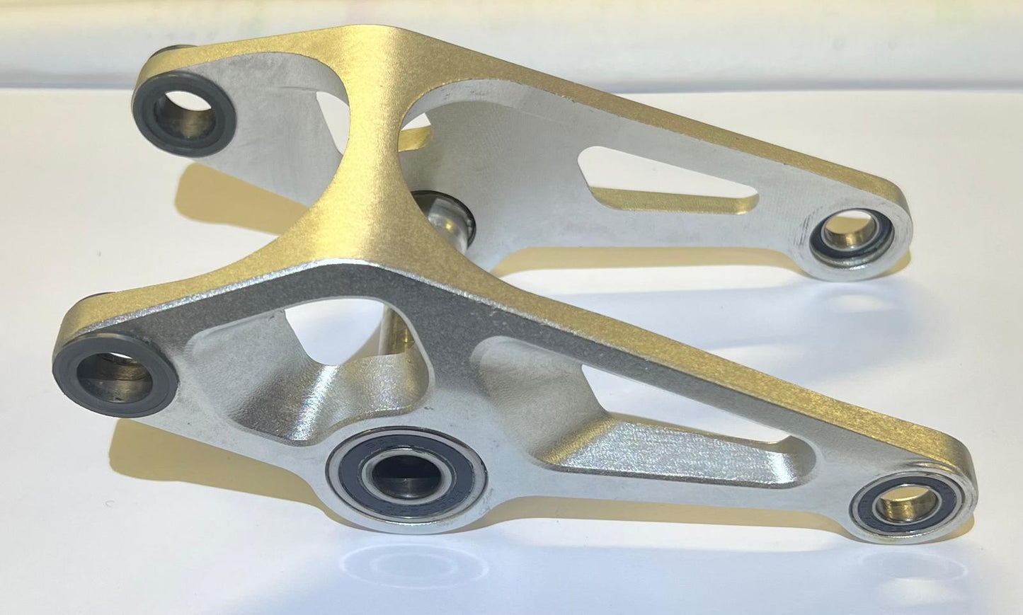 Bilanciere per Fantic XTF 1.5 e 1.6 Carbon MY21. Colore grigio  (usato)