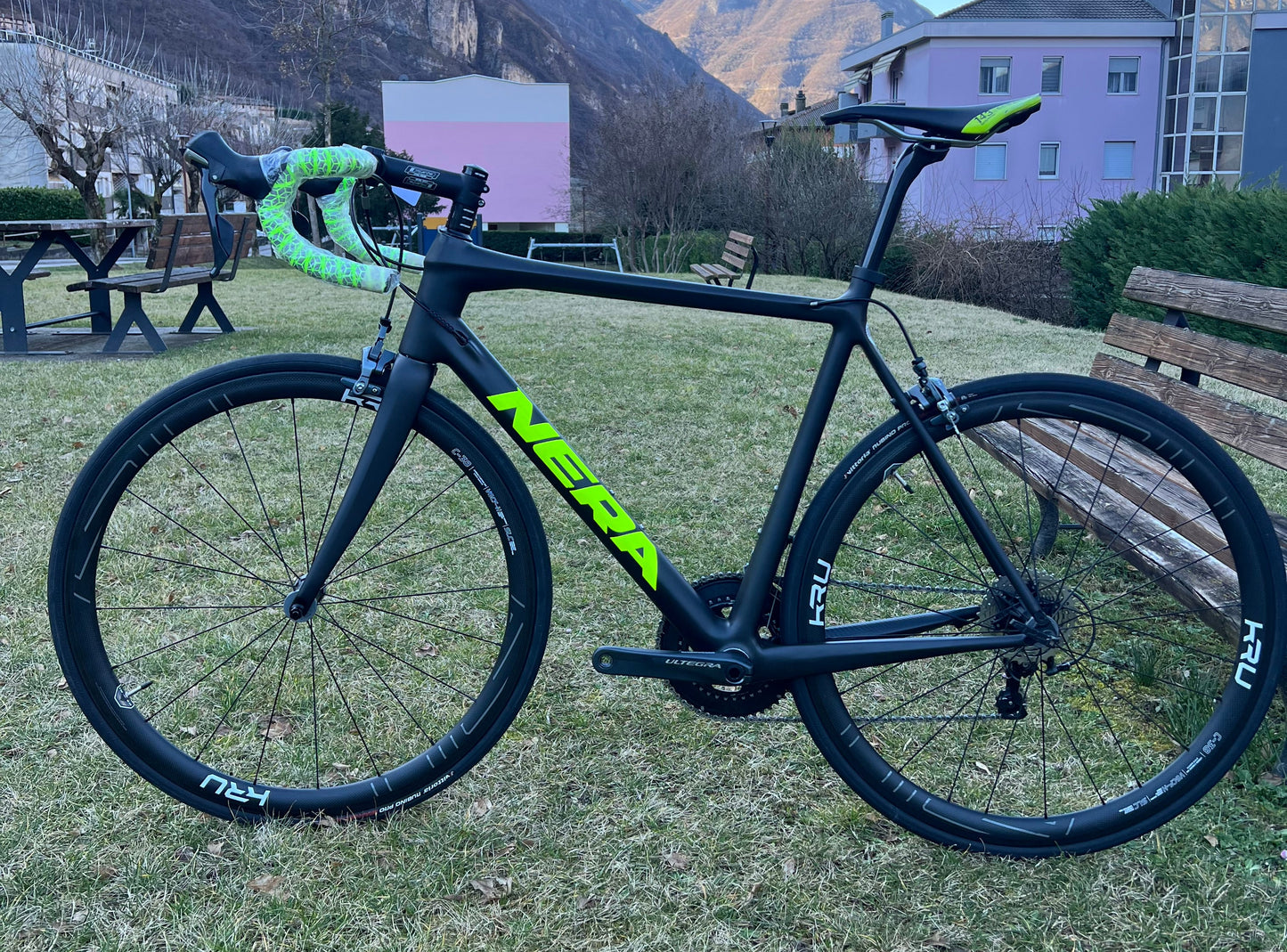Bici da corsa NERA - telaio monoscocca in carbonio - Shimano Ultegra 11V tg 58