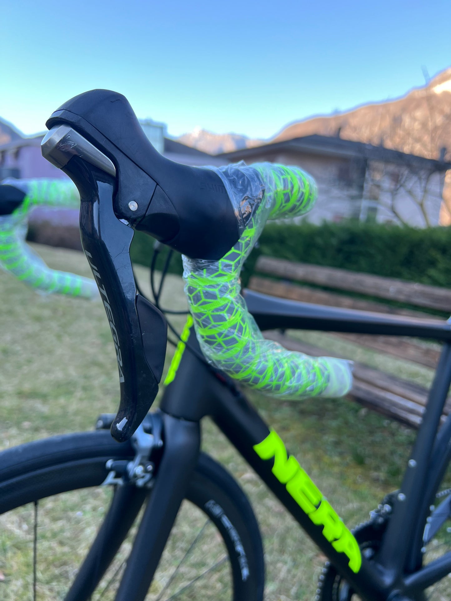 Bici da corsa NERA - telaio monoscocca in carbonio - Shimano Ultegra 11V tg 58