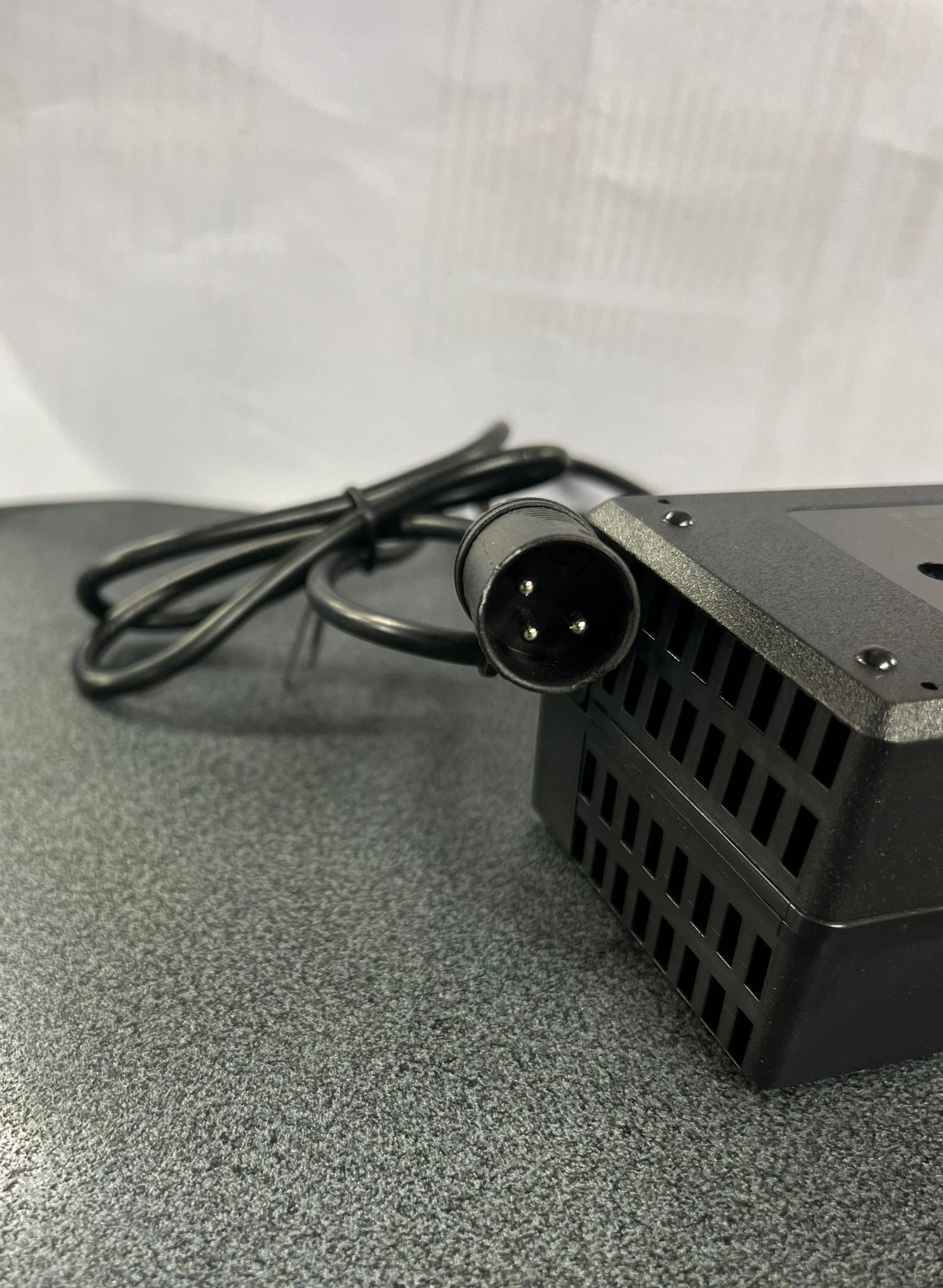 Caricabatterie Ridstar mod. Q20 Lite 48V15Ah 3A connettore 3 pin