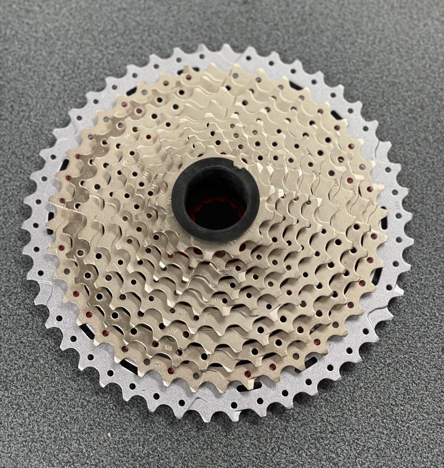 Pacco pignoni cassetta MTB 11V x 11/46 denti in alluminio argento corpetto Shimano